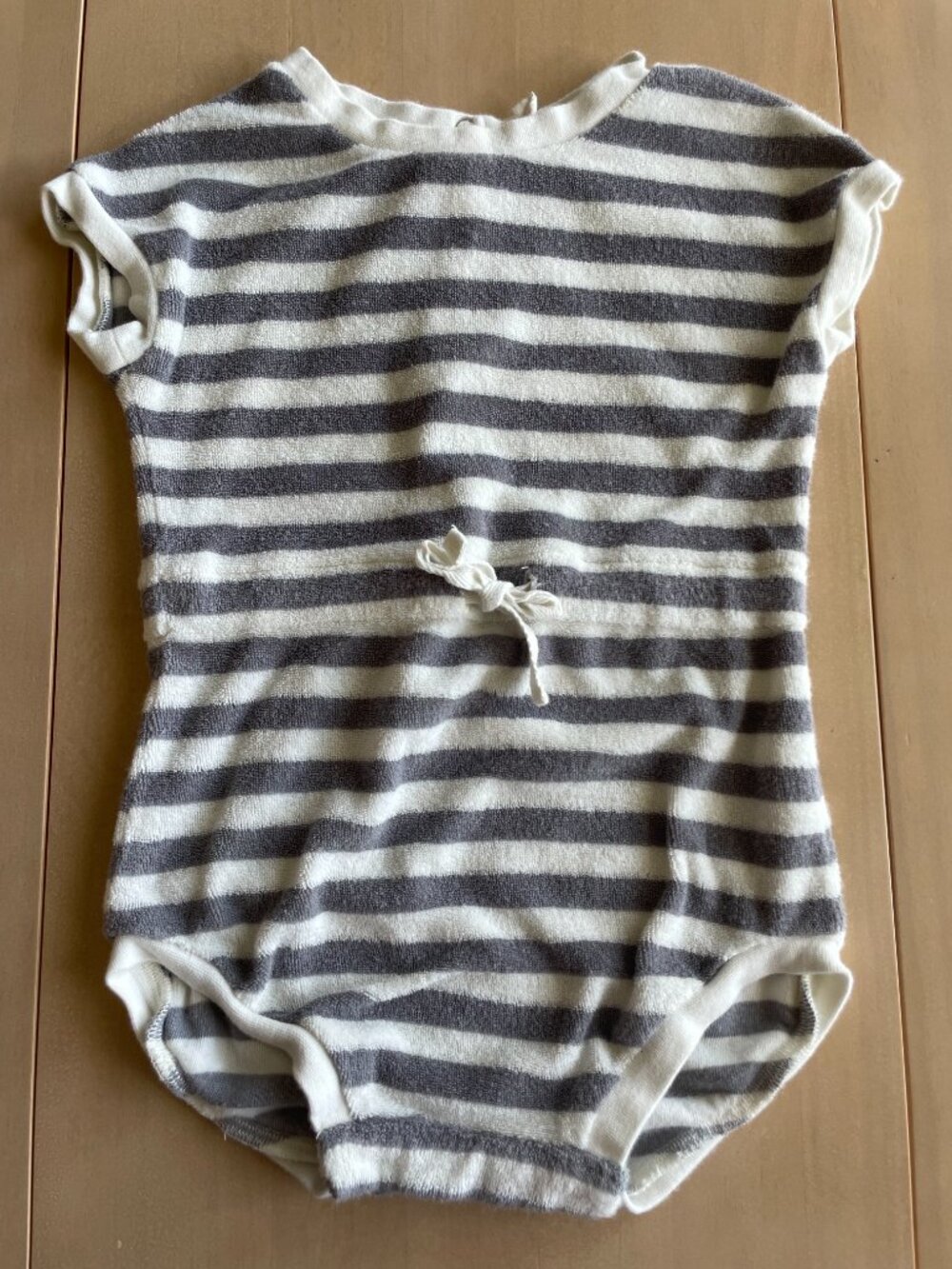 Entire Closet $5! Quincy Mae Organic Cotton Blend Grey White Terry Romper - Picture 2 of 6